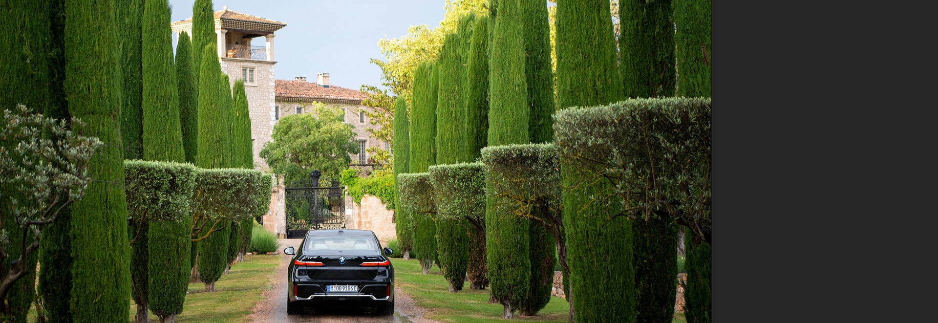 Château de Berne, BMW i7, electromobility, luxury hotel, luxury, conscientious travel, Provence